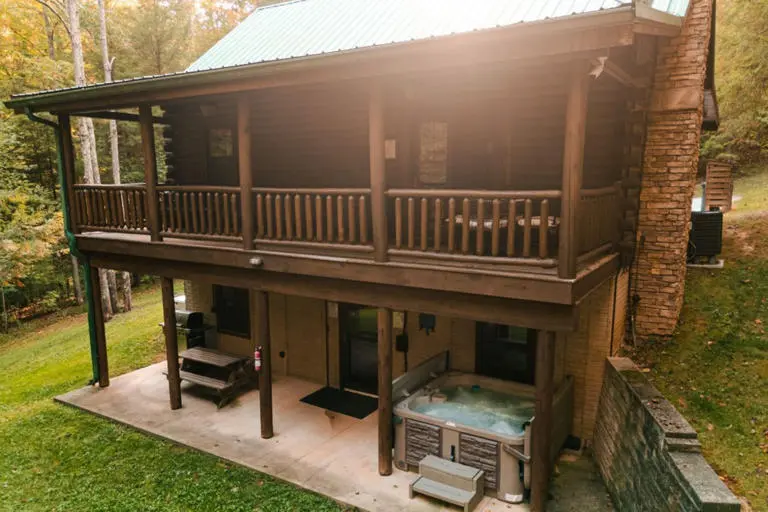 Summit Point Cabin Ext Rear 3 2 2 1800