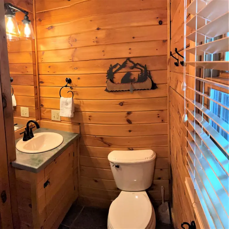 Summit Point Cabin M Bath 1 1 1200 2