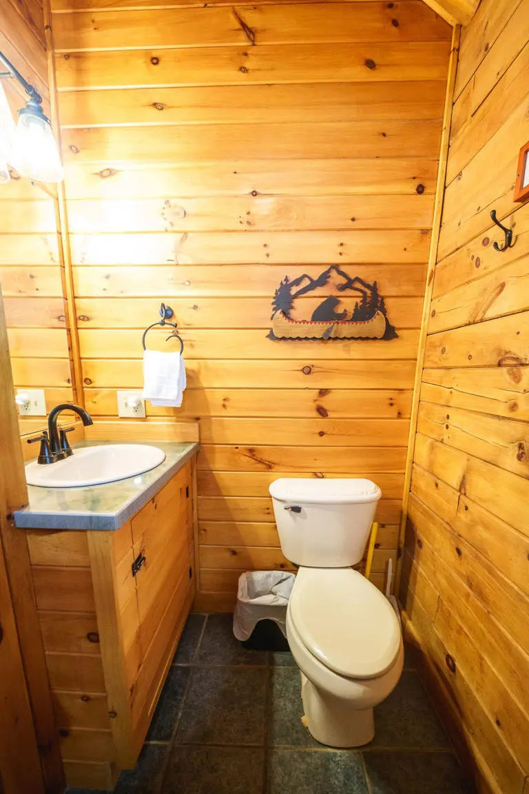 Summit Point Cabin M Bath 2 3 1200